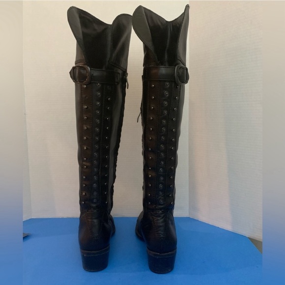 Reposhing Gorgeous USED Vince Camuto Black Boots size 8.5. Too small for me🥹 - Picture 2 of 7